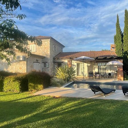 Villa Melissa - Istrisches Steinhaus Mit Pool In Guter Lage Sveti Lovreč Pazenatički Kültér fotó