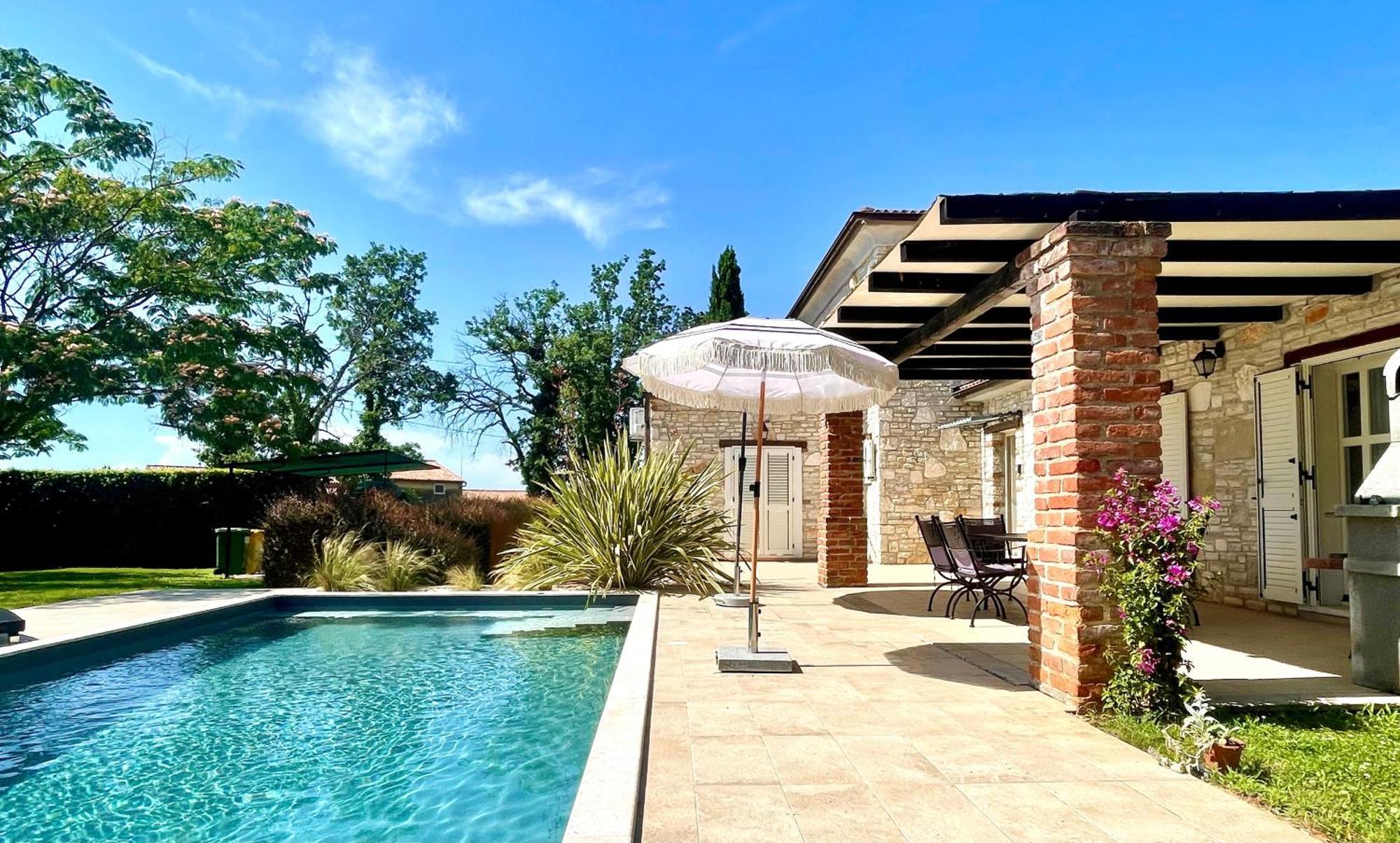 Villa Melissa - Istrisches Steinhaus Mit Pool In Guter Lage Sveti Lovreč Pazenatički Kültér fotó