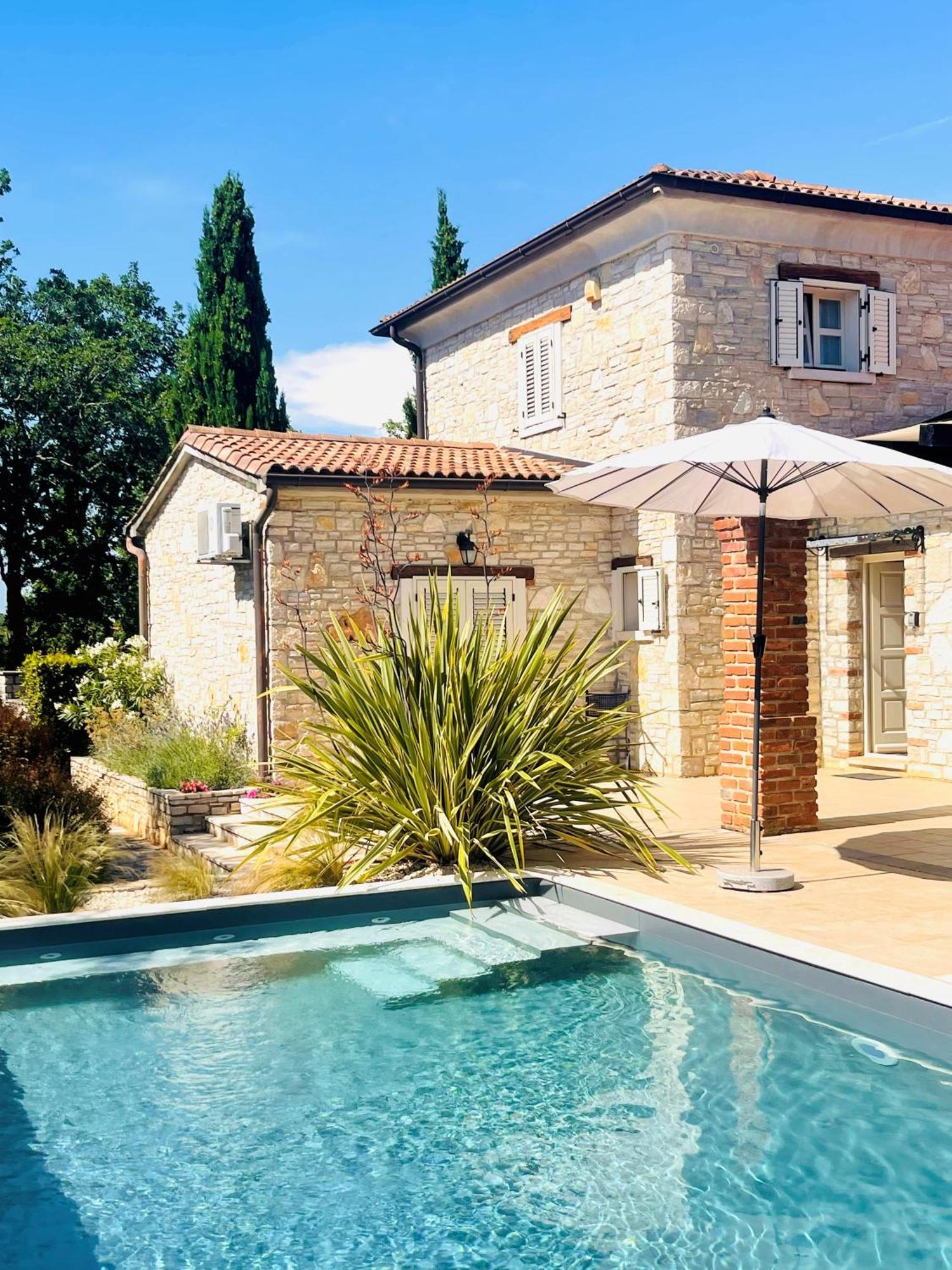 Villa Melissa - Istrisches Steinhaus Mit Pool In Guter Lage Sveti Lovreč Pazenatički Kültér fotó